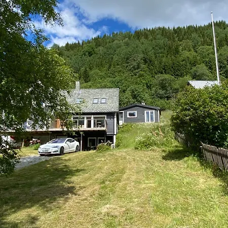 Voss- Myrkdalen * Vossestrand
